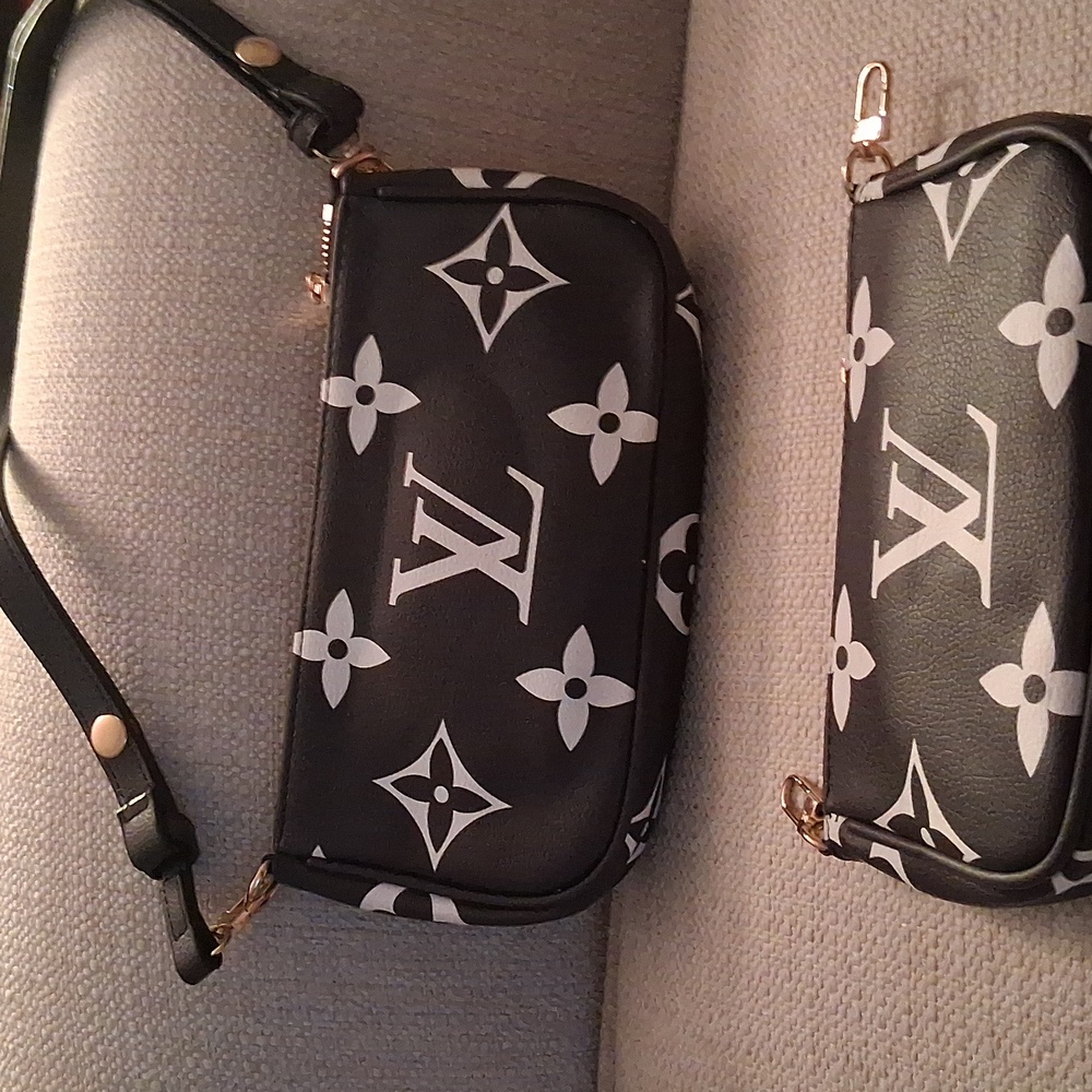 Purse  With Logo. Very Cute   1 DAY SALE Only.   Firm Price , - Picture 9 of 15